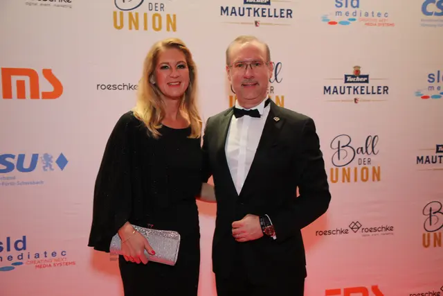 Ballmacher Simon Röschke mit Gattin Janine. | Foto: Jürgen Friedrich / Peter Budig
