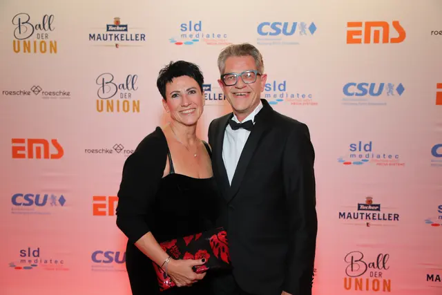Wöhrl-Vorstandschef Thomas Weckerlein mit Ehefrau Panya. | Foto: Jürgen Friedrich / Peter Budig