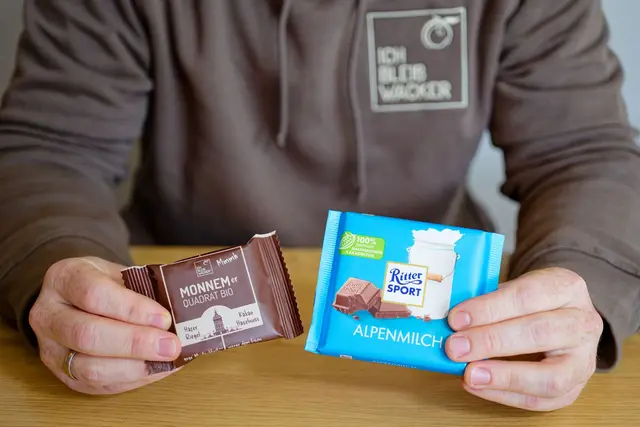 Ritter Sport sieht durch den Haferriegel nach eigenen Angaben seine Marke bedroht. (Archivbild) | Foto: Uwe Anspach/dpa