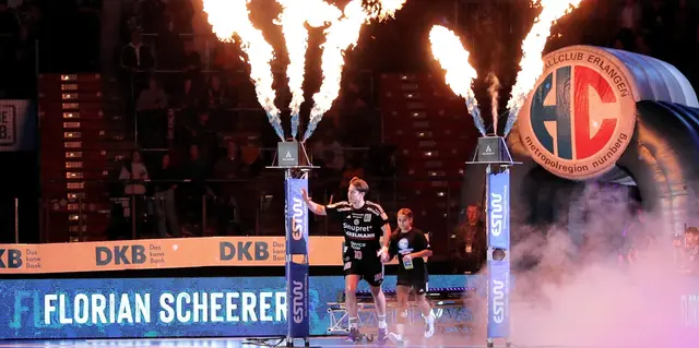 Nach der emotionalen Einlaufzeremonie geht es für den HC Erlangen morgen gegen den TSV Hannover um wichtige Punkte (© JockiFoto) | Foto: JockiFoto, Erlangen