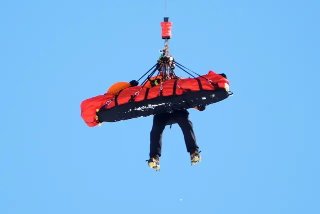 Lindsey Vonn wurde nach ihrem Sturz per Hubschrauber geborgen. | Foto: Jacquelyn Martin/AP/dpa