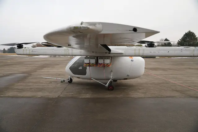 Ein Prototyp des fliegenden Krankenwagens, den das oberbayerische Start-Up ERC System in Kooperation mit der Luftrettung DRF entwickelt. | Foto: Ehsan Monajati/dpa