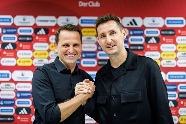 Joti Chatzialexiou und Miro Klose sind sich einig.  | Foto: Daniel Karmann/dpa