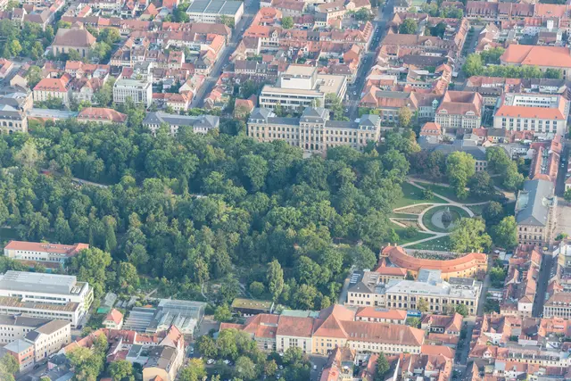 Erlangen Schlossgarten, Luftaufnahme. | Foto: © schulzfoto/stock.adobe.com