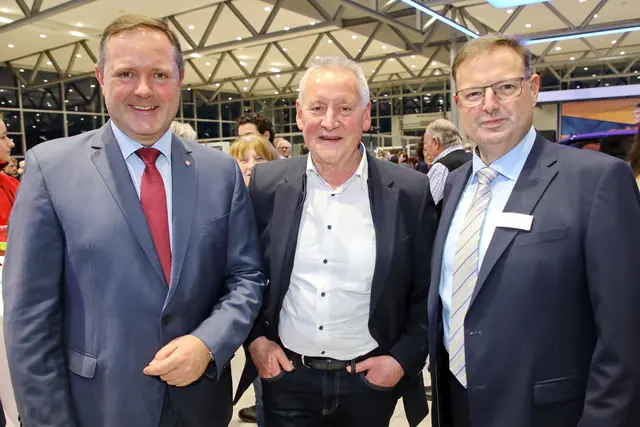 v.l.: Bernd Obst, Landrat Fürth, Dr. Thomas Jung, Oberbürgermeister Fürth und Dietmar Helm, Bürgermeister Fürth. | Foto: Jürgen Friedrich