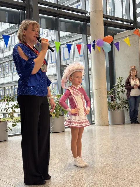 Für ein buntes Programm sorgten die Steiner Schlossgeister, u. a. mit einem Tanzmariechen und einer gelungenen Moderation durch die Präsidentin Katharina Holubeck. | Foto: Landratsamt Fürth