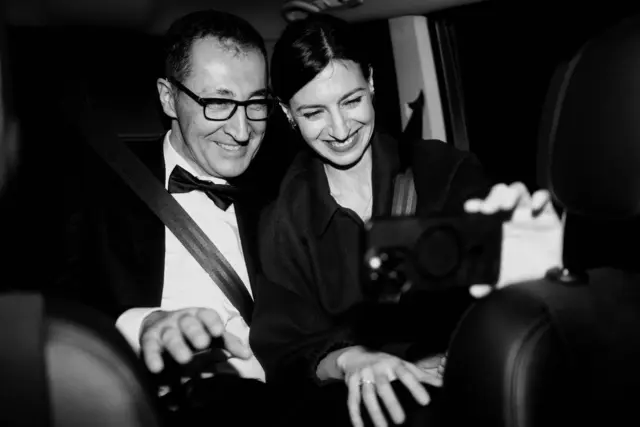 Sind jetzt ein Ehepaar: Grünen-Spitzenkandidat Cem Özdemir und Flavia Zaka. | Foto: Alwin Maigler/Team Cem Özdemir /dpa