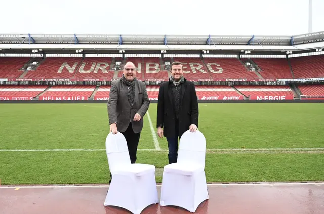 Bürgermeister Christian Vogel (l.) und Oberbürgermeister Marcus König freuen sich über die erste Möglichkeit in Nürnberg, sich unter freiem Himmel standesamtlich trauen zu lassen: im Stadion des 1. FC Nürnberg. | Foto: Christine Dierenbach / Stadt Nürnberg