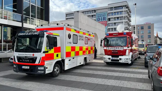 Eine verdächtige Substanz in einem Brief im Gewerkschaftsgebäude am Nürnberger Kornmarkt löste am Mittwochvormittag (18.02.2026) einen größeren Einsatz von Polizei und Feuerwehr aus.  | Foto: Nürnberger Hilfsorganisationen / SanEL