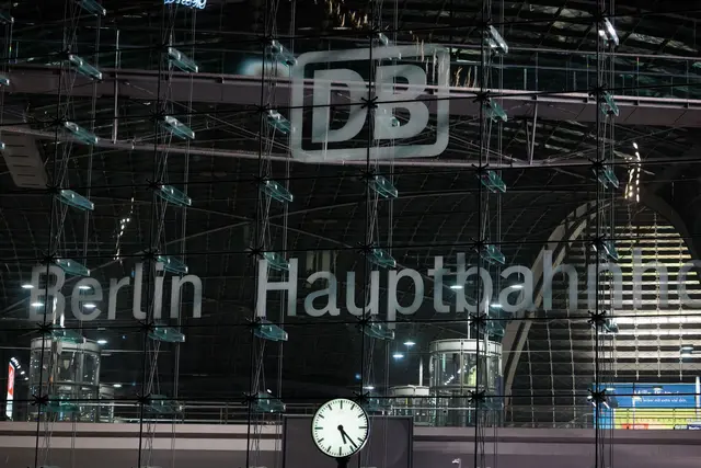 Bei der Deutschen Bahn beginnt in dieser Woche die entscheidende Tarifrunde mit der Lokführergewerkschaft GDL.  | Foto: (Archivbild)Carsten Koall/dpa (Archivbild)