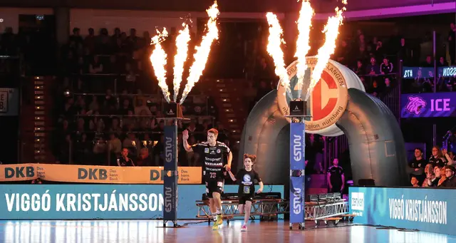 Immer wieder schön: Die emotionalen Einlaufzeremonie des HC Erlangen hier mit Viggó Kristjánsson und einem "Einlaufkind" kurz vor Spielbeginn (© JockiFoto) | Foto: JockiFoto, Erlangen