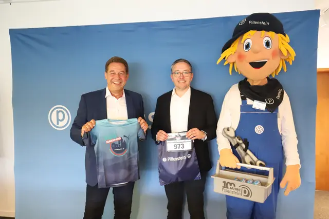Sportbürgermeister Markus Braun (li.), Leopold Pillenstein und Maskottchen Pilli hoffen auf rege Teilnahme beim Pillenstein Kidsmarathon. (Archivbild) | Foto: Stadt Fürth, Birgit Gaßner
