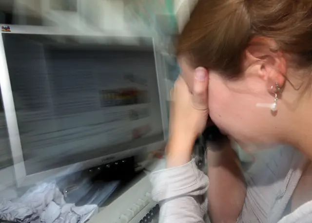 Viele Arbeitnehmer empfinden ihre Jobs als stressig - je jünger, desto häufiger. (Symbolbild) | Foto: Oliver Berg/dpa