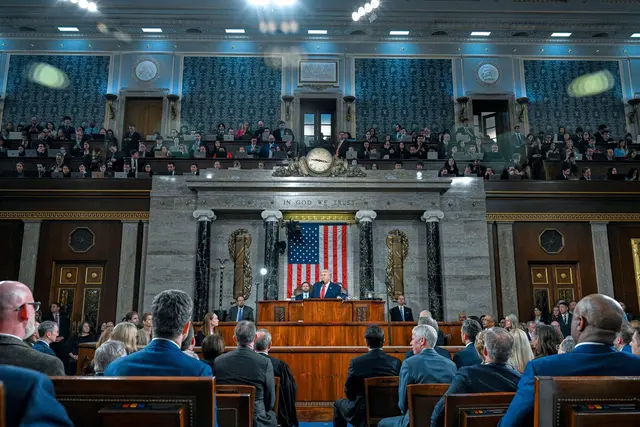 Die Demokraten gehen hart ins Gericht mit dem US-Präsidenten, der in seiner Rede zur Lage der Nation viel Lob für die eigene Linie übrig hatte. | Foto: Kenny Holston/Pool The New York Times/dpa