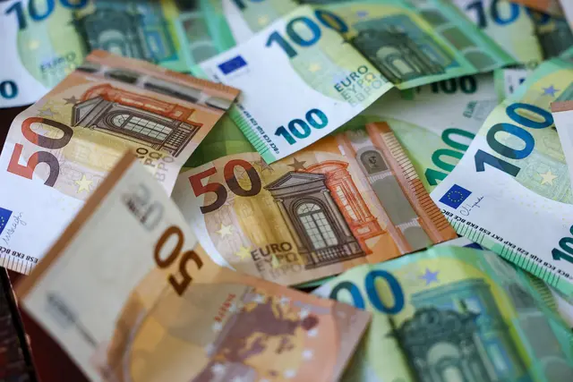 Der Staat hat im vergangenen Jahr erneut deutlich mehr Geld ausgegeben, als er eingenommen hat. | Foto: Jan Woitas/dpa