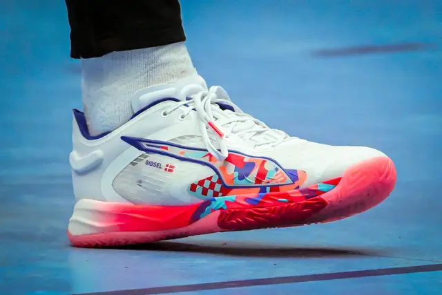 Der Sportartikelhersteller Puma ist tief in die Verlustzone gerutscht (Archivbild). | Foto: Sina Schuldt/dpa