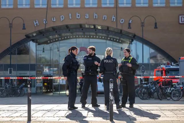 Ein Anrufer hatte über den Zentralruf der Polizei mitgeteilt, Sprengstoff sei im Bremer Hauptbahnhof abgelegt worden. | Foto: Sina Schuldt/dpa