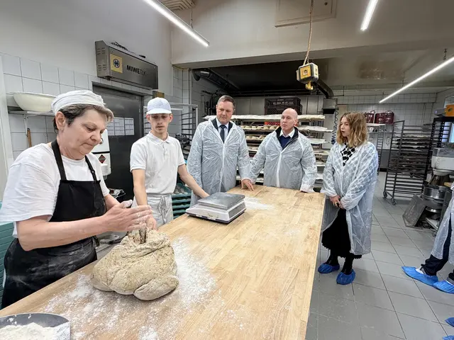 In der Backstube werden über 100 Jahre alte Familienrezepte bis heute unverändert nachgebacken. | Foto: Roland Beck