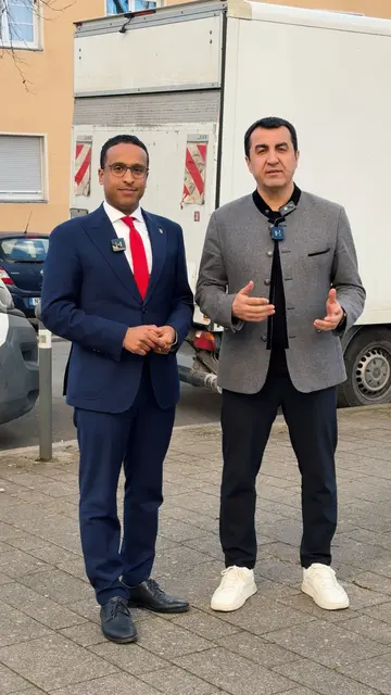 Immer mehr große Lieferwagen und LKW blockieren die Wohnstraßen: SPD-Oberbürgermeisterkandidat und SPD-Fraktionsvorsitzender Nasser Ahmed (l.) und MdL Arif Taşdelen.  | Foto: SPD Nürnberg