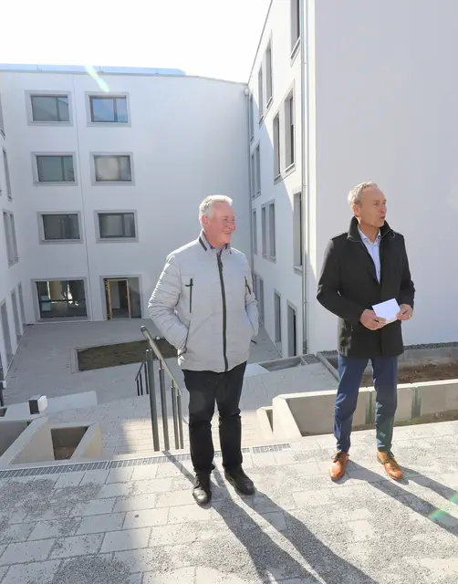 OB Dr. Thomas Jung (li.) mit WBG Geschäftsführer Rolf Perlhofer. | Foto: Ebersberger