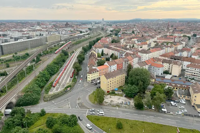 Fahrbahndeckensanierung auf dem Frankenschnellweg: Von der Baustelle ist der Abschnitt zwischen der Brücke Sandreuthstraße und dem Verkehrsknoten An den Rampen / Landgrabenstraße / Volkmannstraße betroffen. | Foto: Stadt Nürnberg / André Winkel