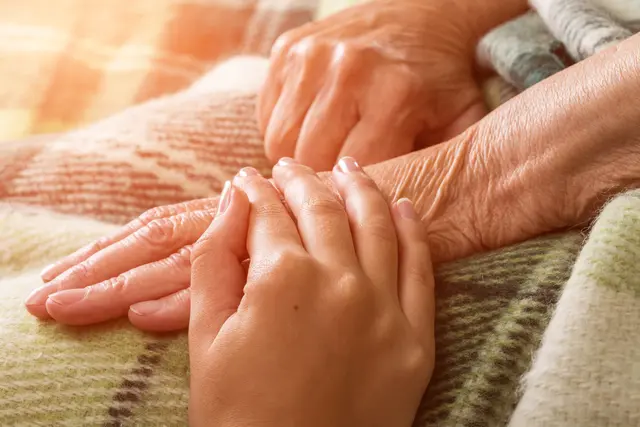 Der Hospizverein Region Fürth e.V. und der Caritasverband Nürnberg e.V. schließen eine Kooperationsvereinbarung für ein neues stationäres Hospiz in Fürth. | Foto: BillionPhotos.com/stock.adobe.com