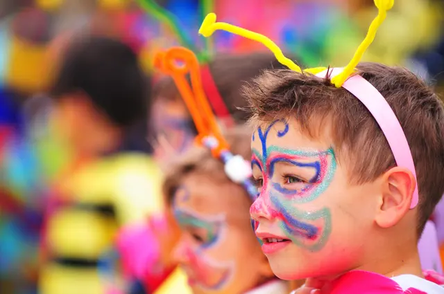 Zum verkaufsoffenen Sonntag am 15. März ist in Fürth ein buntes Programm für die ganze Familie geboten. | Foto:  Natallia Vintsik/stock.adobe.com