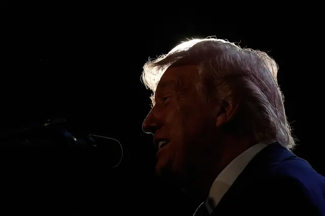 Mit seiner überraschenden Aussage zum baldigen Ende des Iran-Kriegs sorgt Trump an den Börsen für Erleichterung. | Foto: Mark Schiefelbein/AP/dpa