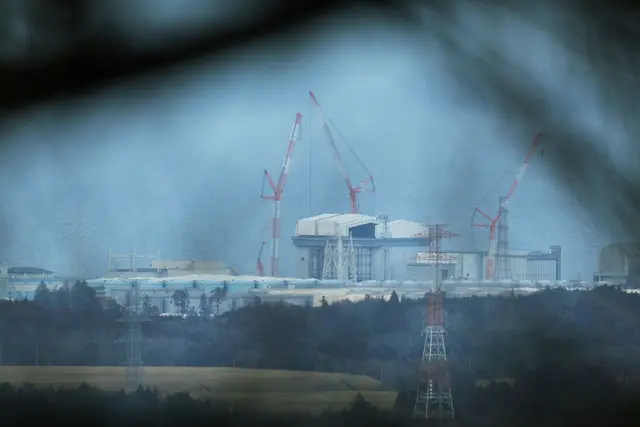 Die Erinnerung an den Super-GAU im Atomkraftwerk Fukushima Daiichi verblasst. | Foto: Hiro Komae/AP/dpa