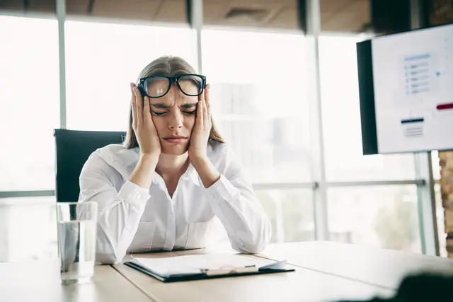 Die aktuelle Studie belegt erneut: Wenn Vorgesetzte ihre Mitarbeiter nicht wertschätzen oder auf deren Probleme nicht eingehen, steigt die Zahl der inneren Kündigungen. | Foto: deagreez-stock.adobe.com (Symbolbild)