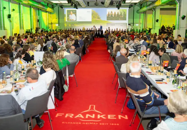 ie Wahl der Fränkischen Weinkönigin wird von der Gebietsweinwerbung Frankenwein-Frankenland GmbH organisiert. (Archivbild) | Foto: Julien Becker/dpa