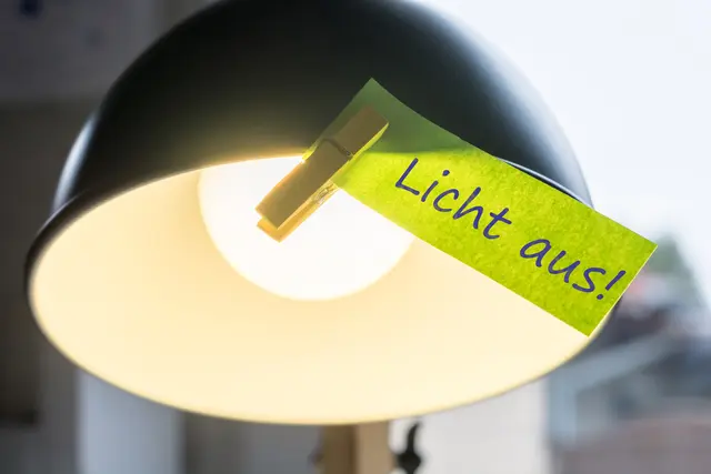 Aus Solidarität mit dem Klimaschutz werden an vielen öffentlichen Gebäuden am 28. März die Lichter für eine Stunde ausgeschaltet. | Foto: © Ralf Geithe/Fotolia.com (Symbolbild)