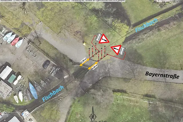 Sechs Poller sorgen zukünftig dafür, dass rund zwei Drittel der Brücke für den gelegentlichen Pkw-Verkehr gesperrt ist. Eine Überquerung ist aber bei einer Restbreite von 4,90 Metern trotzdem noch möglich. | Foto: Stadt Nürnberg / Bayerische Vermessungsverwaltung 