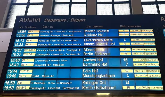 Bei Zugausfällen und Verspätungen haben Fahrgäste der Bahn Anspruch auf Entschädigung. 2025 war es erneut ein dreistelliger Millionenbetrag. | Foto: Arne Meyer/dpa (Archivbild)
