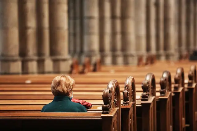 Die beiden großen Kirchen haben im vergangenen Jahr wieder viele Mitglieder verloren (Archivbild). | Foto: Oliver Berg/dpa