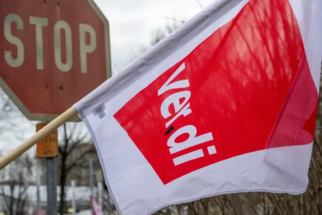 Verdi hat neue Warnstreiks im Nahverkehr angekündigt. | Foto: Stefan Puchner/dpa