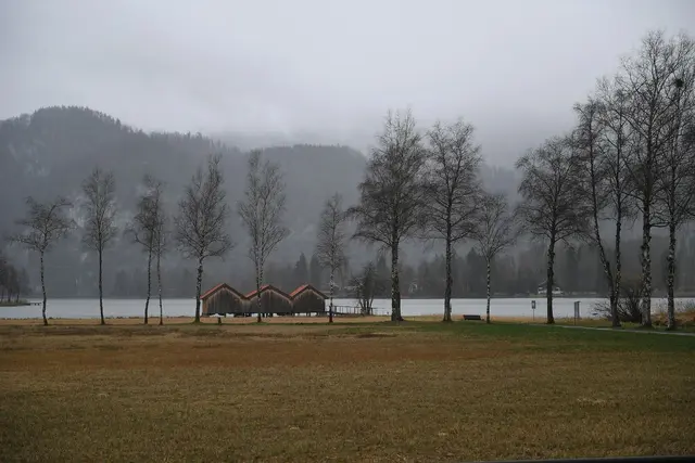 Statt Sonne satt wird es in Bayern laut Vorhersage wechselhaftes Wetter geben. | Foto: Felix Hörhager/dpa