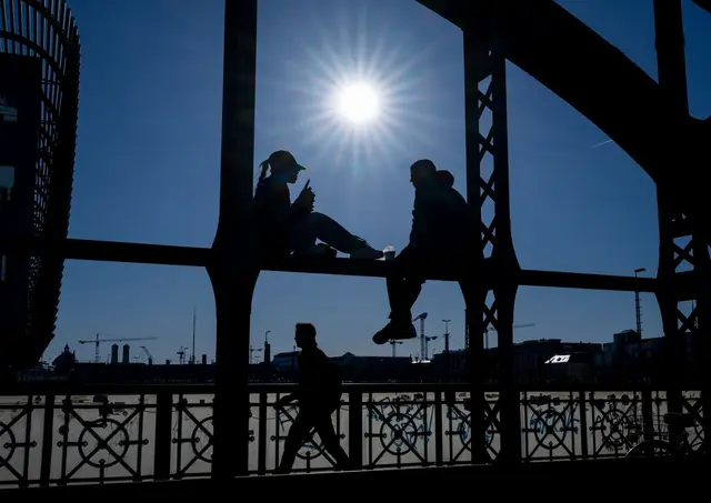 Sonne satt - zumindest am Freitag und Sonntag.  | Foto: Peter Kneffel/dpa