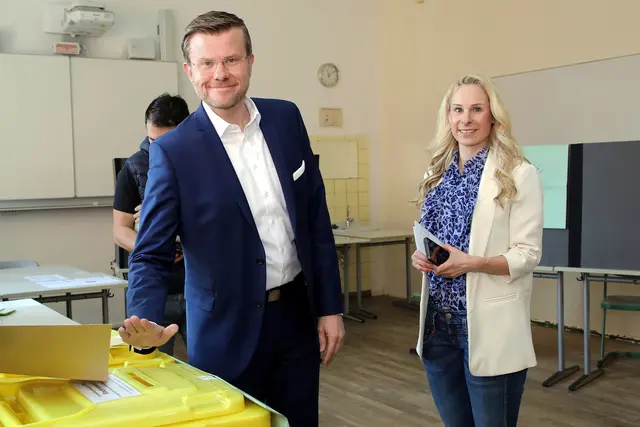 Nürnbergs Oberbürgermeister Marcus König (auf dem Bild mit Ehefrau Anke) muss heute in die Stichwahl gegen den SPD-Kandidaten Nasser Ahmed.  | Foto: Jürgen Friedrich