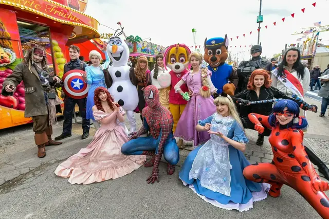 Superhelden und Moviestars.  | Foto: Berny Meyer/Südd. Schaustellerverband