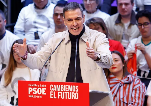 Ministerpräsident Pedro Sánchez sagt den Tech-Giganten den Kampf an. 
 | Foto: Concha Ortega Oroz/EUROPA PRESS/dpa (Archivbild)