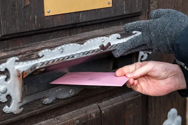 Bei den Kommunalwahlen in Bayern wurden erneut nur wenige Frauen gewählt.  | Foto: Daniel Vogl/dpa (Symbolbild)