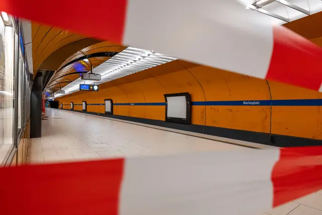 Im bayerischen Nahverkehr könnte es zu weiteren Warnstreiks kommen.  | Foto: Peter Kneffel/dpa (Archivbild)