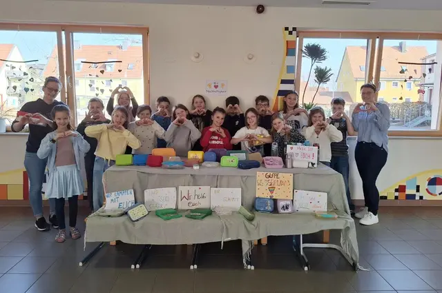 Die Schülerinnen und Schüler der Grundschulklasse 4c und ihre Lehrerin Julia Linhardt (r.). | Foto: Julia Linhardt/Grundschule Baiersdorf