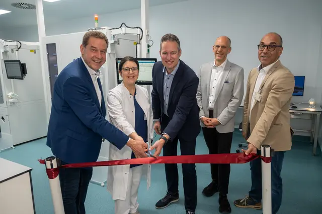 v.l.n.r.: Markus Braun (Bürgermeister), Dr. Barbara Pfistermeister (Chefapothekerin), Dr. Alexander Mohr (Vorstand), Uwe Schmid (Projektleiter), Jochen Schams (Leitung Geschäftsbereich Bau &amp; Technik). | Foto: Klinikum Fürth