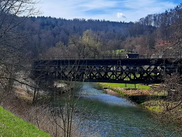 Bahnbrücke bei Enzendorf | Foto: Edith Link