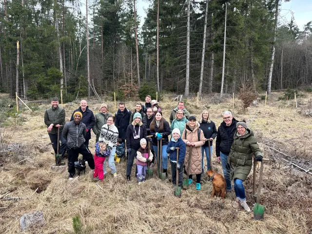 Am 15. März 2026 fand die Baumpflanzaktion der Sparda-Bank Nürnberg eG bei Wendelstein statt. Dabei wurden 400 junge Bäume in die Erde gesetzt.  | Foto: © Sparda-Bank Nürnberg eG