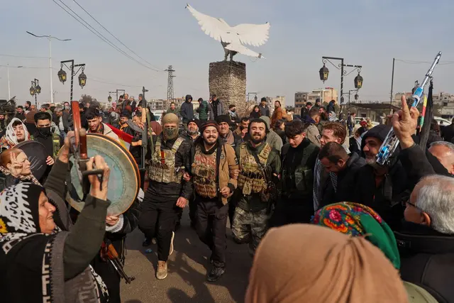 Wie viel Autonomie für bestimmte Regionen und Volksgruppen? Das wird in Syrien kontrovers diskutiert. | Foto: Baderkhan Ahmad/AP/dpa (Archivfoto)