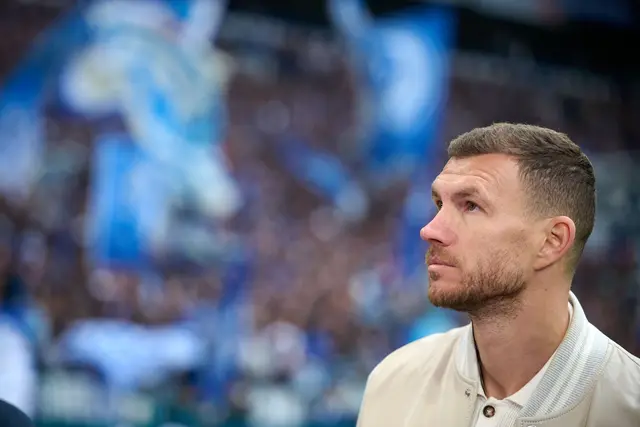 Starstürmer Dzeko fehlt Schalke verletzt. | Foto: Bernd Thissen/dpa (Archivbild)