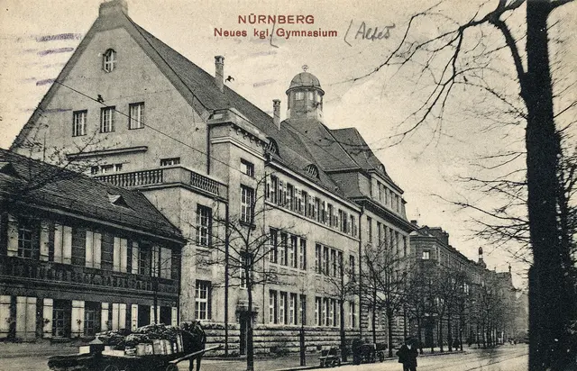 Stadtspaziergang: „Im Zeichen der Eule“, 500 Jahre Melanchthon-Gymnasium, Samstag, 25. April 2026, 10-16 Uhr, Führungen ca. alle 20 Minuten. Treffpunkt: Sulzbacher Str./Merkelsgasse.  | Foto: Postkarte aus der Sammlung Peter Bäumler 